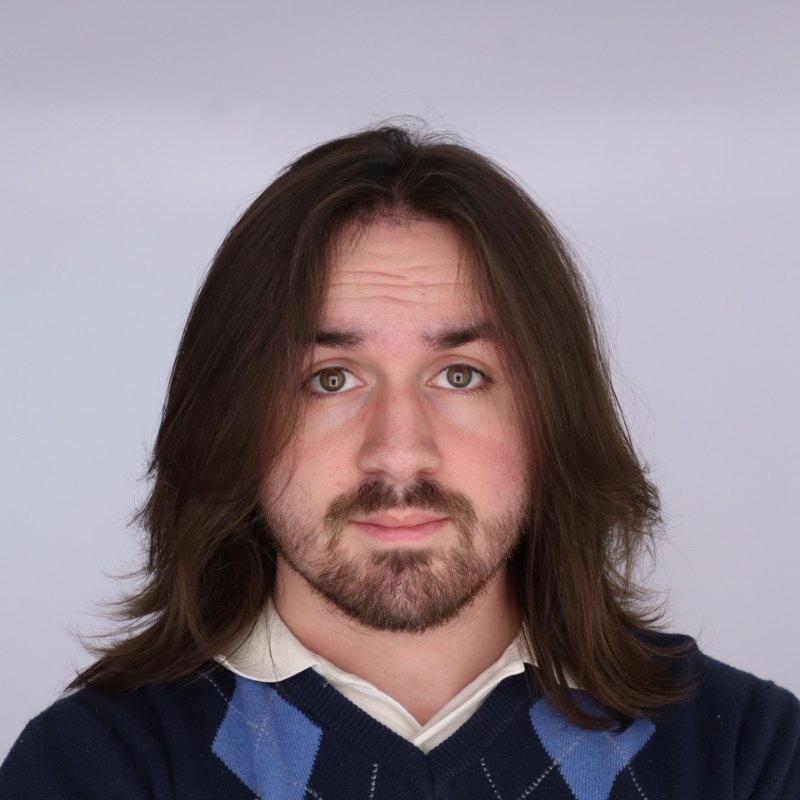 Headshot of Evan Lear